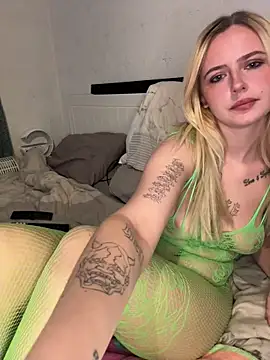 Snapshot of saskiapierce chatting on 03/20/26, 06:13 saskiapierce online show from 03/20/26, 06:13