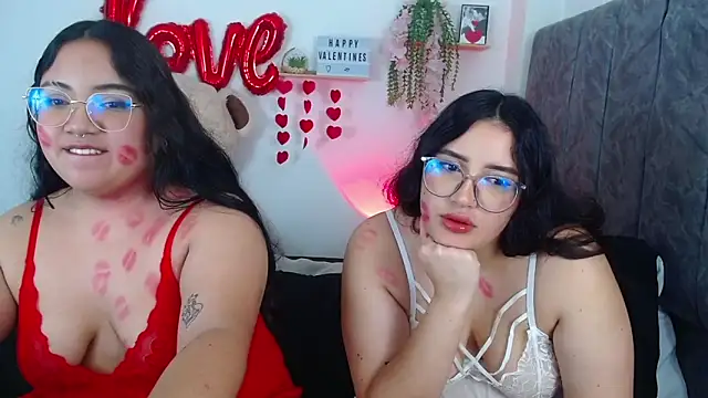 Snapshot of maddie-and-chelsea- chatting on 02/13/25, 11:17 maddie-and-chelsea- online show from 02/13/25, 11:17