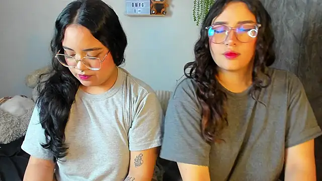 Snapshot of maddie-and-chelsea- chatting on 01/06/26, 04:32 maddie-and-chelsea- online show from 01/06/26, 04:32