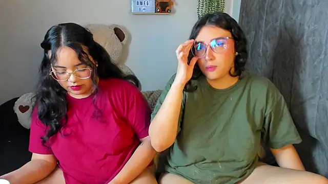 Snapshot of maddie-and-chelsea- chatting on 01/07/26, 05:04 maddie-and-chelsea- online show from 01/07/26, 05:04