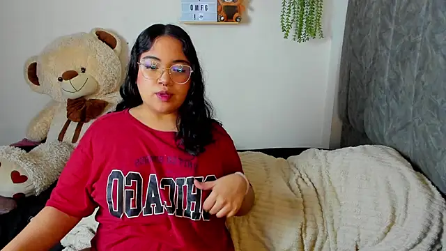 Snapshot of maddie-and-chelsea- chatting on 01/12/26, 05:40 maddie-and-chelsea- online show from 01/12/26, 05:40