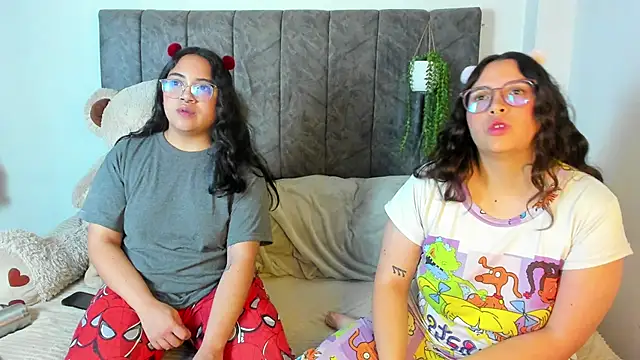 Snapshot of maddie-and-chelsea- chatting on 02/18/26, 09:00 maddie-and-chelsea- online show from 02/18/26, 09:00