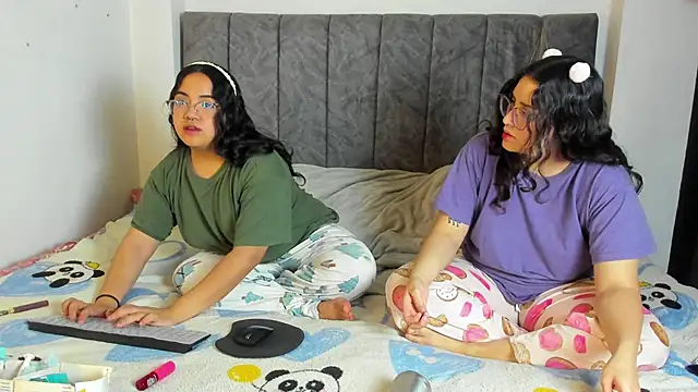 Snapshot of maddie-and-chelsea- chatting on 03/12/26, 07:58 maddie-and-chelsea- online show from 03/12/26, 07:58