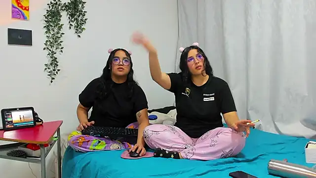 Snapshot of maddie-and-chelsea- chatting on 03/22/26, 09:45 maddie-and-chelsea- online show from 03/22/26, 09:45