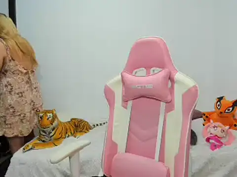 Snapshot of saori_9b chatting on 01/15/25, 08:16 saori 9b online show from 01/15/25, 08:16