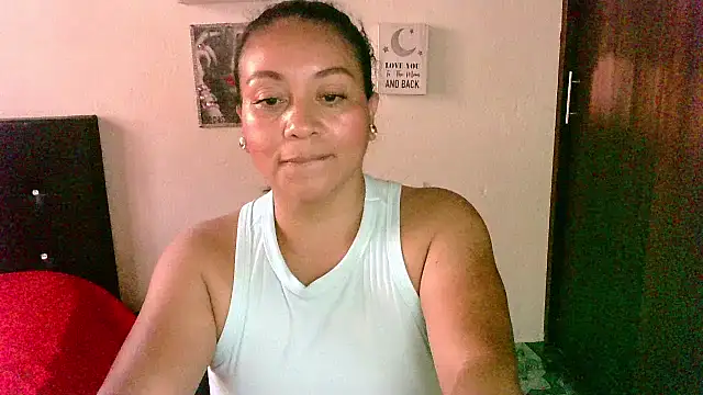 Snapshot of zaray_bella chatting on 10/07/25, 09:56 zaray bella online show from 10/07/25, 09:56