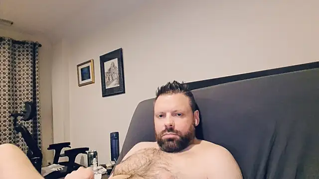 Snapshot of ExposureMakesMeHard chatting on 02/26/26, 02:43 ExposureMakesMeHard online show from 02/26/26, 02:43