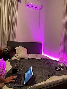 Snapshot of moody1996- chatting on 12/23/24, 10:44 moody1996- online show from 12/23/24, 10:44