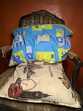 Snapshot of moody1996- chatting on 11/18/25, 11:15 moody1996- online show from 11/18/25, 11:15