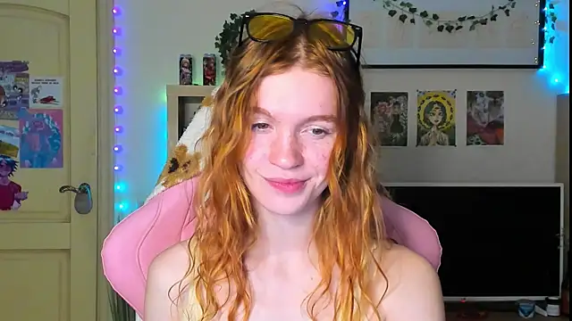 Snapshot of Sunny_Elly chatting on 10/10/25, 08:57 Sunny Elly online show from 10/10/25, 08:57