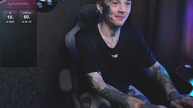 Snapshot of lonelycrystal chatting on 01/06/25, 08:18 lonelycrystal online show from 01/06/25, 08:18