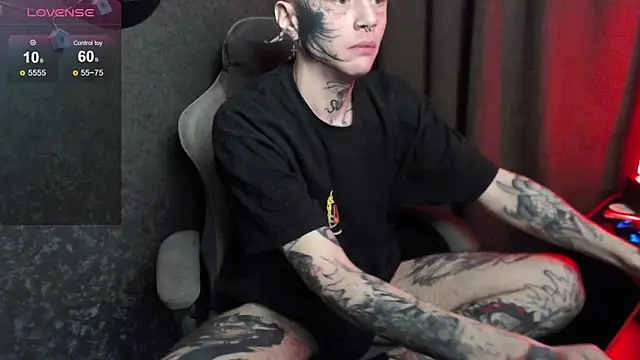 Snapshot of lonelycrystal chatting on 01/23/25, 12:19 lonelycrystal online show from 01/23/25, 12:19