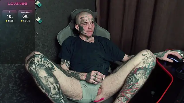 Snapshot of lonelycrystal chatting on 10/06/25, 03:20 lonelycrystal online show from 10/06/25, 03:20