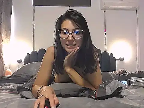 Snapshot of RubyBe10 chatting on 10/31/25, 12:17 RubyBe10 online show from 10/31/25, 12:17