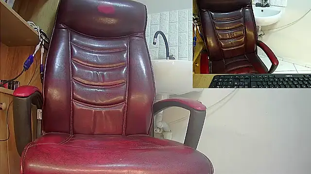 Snapshot of hardbigcock16 chatting on 01/25/25, 12:47 hardbigcock16 online show from 01/25/25, 12:47