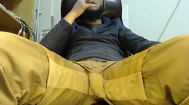 Snapshot of hardbigcock16 chatting on 01/26/25, 09:29 hardbigcock16 online show from 01/26/25, 09:29