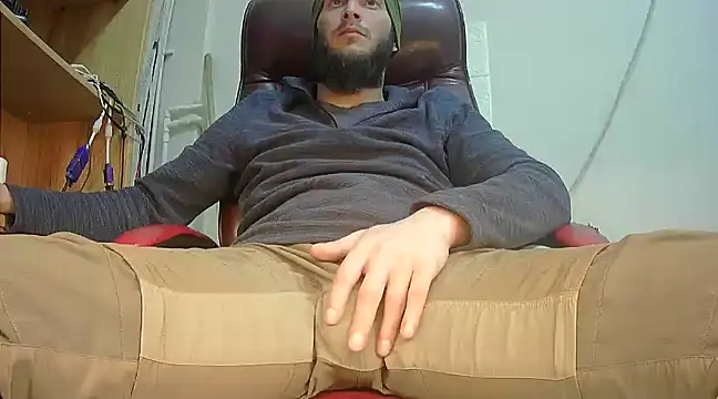 Snapshot of hardbigcock16 chatting on 01/27/25, 12:48 hardbigcock16 online show from 01/27/25, 12:48