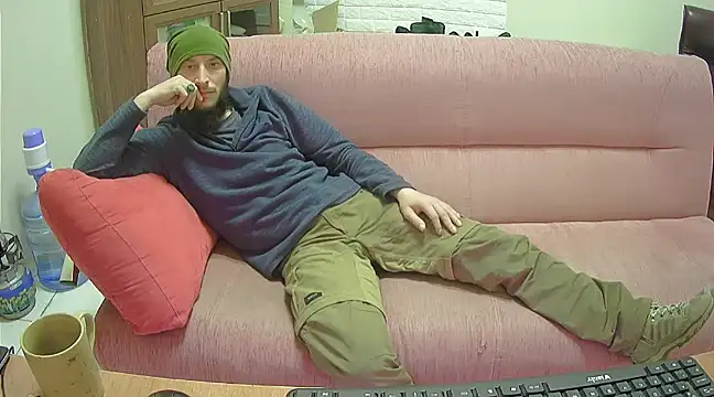 Snapshot of hardbigcock16 chatting on 02/05/25, 09:15 hardbigcock16 online show from 02/05/25, 09:15