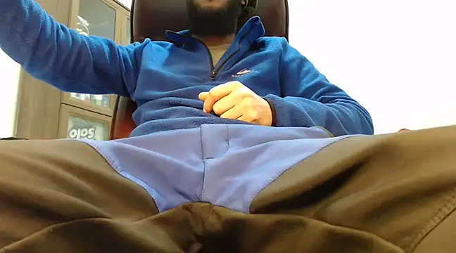 Snapshot of hardbigcock16 chatting on 02/21/25, 12:17 hardbigcock16 online show from 02/21/25, 12:17