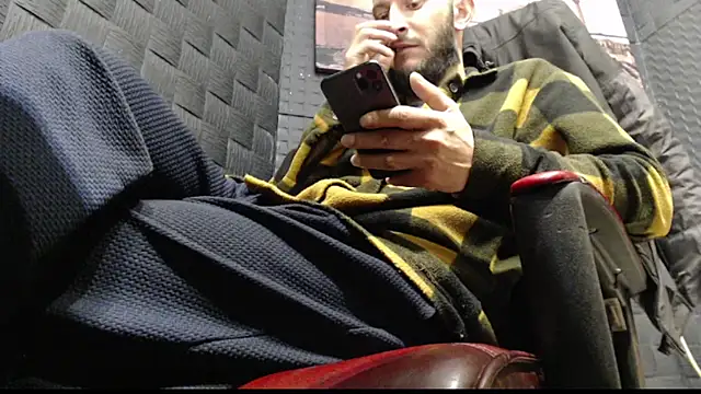 Snapshot of hardbigcock16 chatting on 11/26/25, 09:54 hardbigcock16 online show from 11/26/25, 09:54