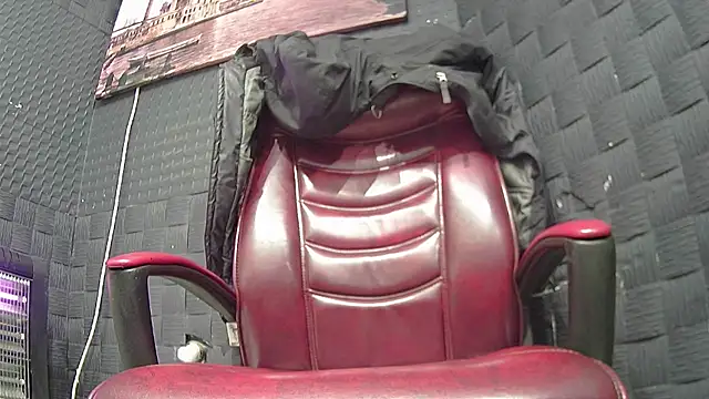 Snapshot of hardbigcock16 chatting on 12/01/25, 07:24 hardbigcock16 online show from 12/01/25, 07:24