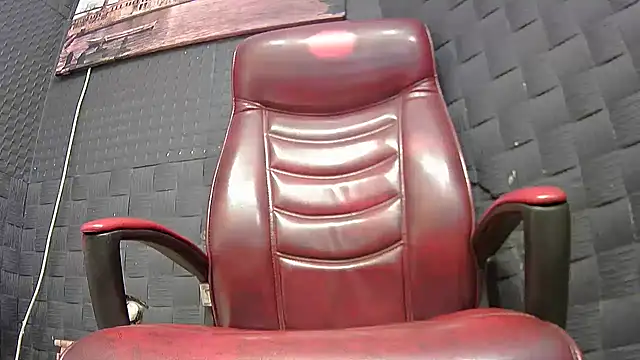 Snapshot of hardbigcock16 chatting on 12/04/25, 07:39 hardbigcock16 online show from 12/04/25, 07:39