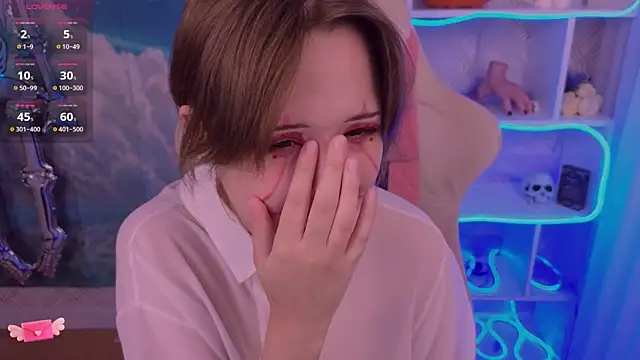 Mary uw online show from 10/31/25, 03:07