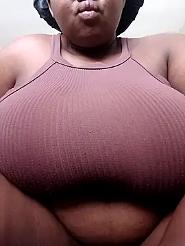 Snapshot of queenxdede chatting on 02/18/26, 12:23 queenxdede online show from 02/18/26, 12:23