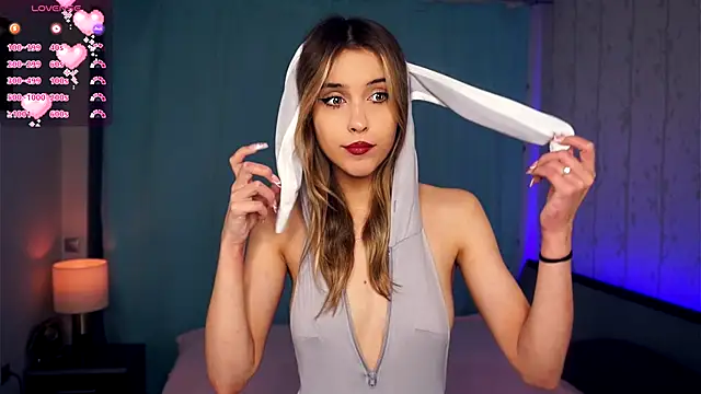 FannyHewson online show from 11/11/25, 07:47