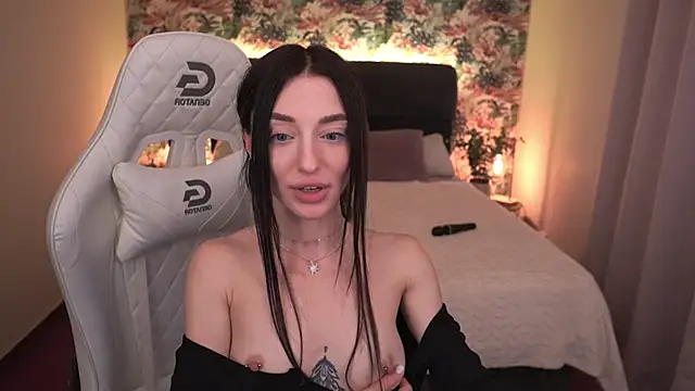 Alice Arwen online show from 03/17/25, 01:50