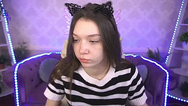 Snapshot of Cherry_Wipe chatting on 02/17/25, 01:32 Cherry Wipe online show from 02/17/25, 01:32