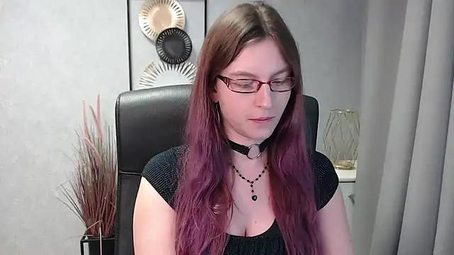 emmaxDelight online show from 12/29/24, 01:49