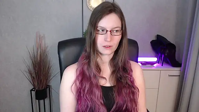 Snapshot of emmaxDelight chatting on 01/07/26, 06:27 emmaxDelight online show from 01/07/26, 06:27