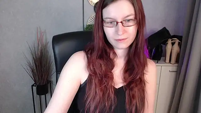 Snapshot of emmaxDelight chatting on 02/16/26, 06:31 emmaxDelight online show from 02/16/26, 06:31