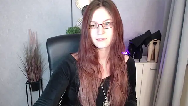 Snapshot of emmaxDelight chatting on 02/24/26, 06:22 emmaxDelight online show from 02/24/26, 06:22