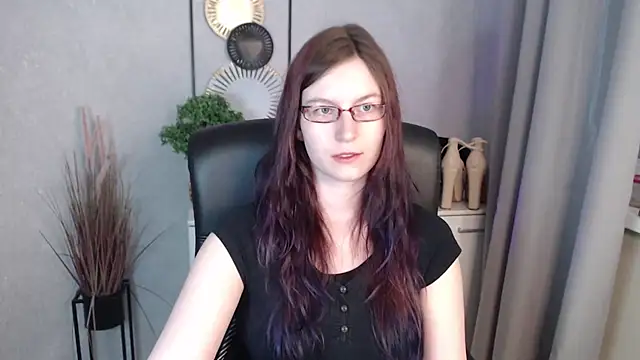 Snapshot of emmaxDelight chatting on 03/09/26, 06:28 emmaxDelight online show from 03/09/26, 06:28