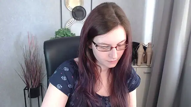 Snapshot of emmaxDelight chatting on 03/12/26, 01:28 emmaxDelight online show from 03/12/26, 01:28