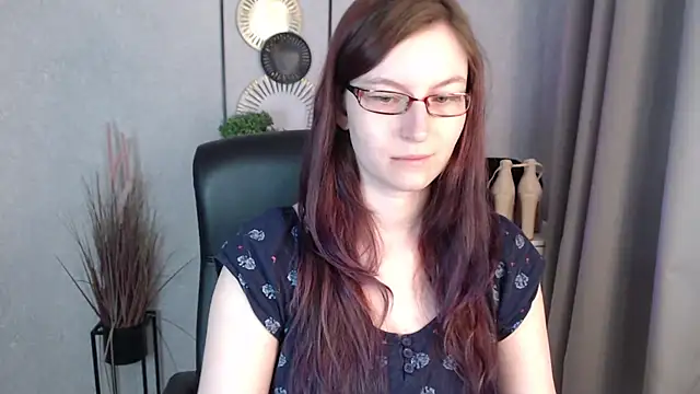 Snapshot of emmaxDelight chatting on 03/16/26, 06:28 emmaxDelight online show from 03/16/26, 06:28