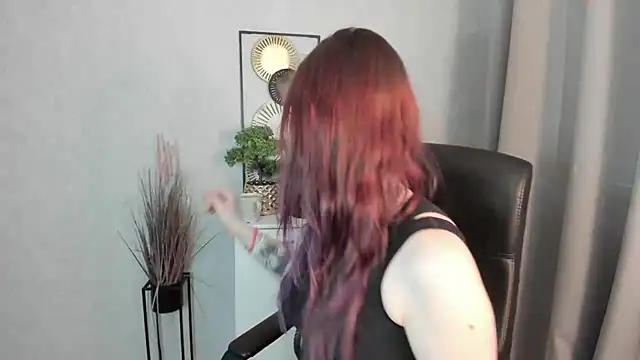 Snapshot of emmaxDelight chatting on 03/24/26, 06:29 emmaxDelight online show from 03/24/26, 06:29