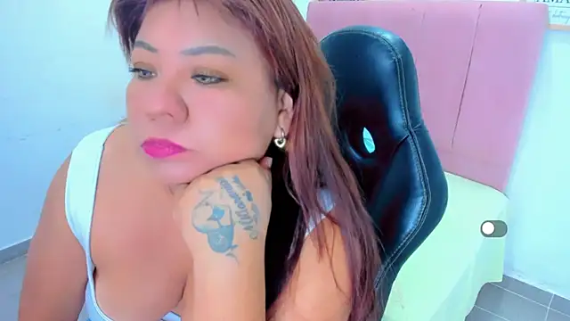 Snapshot of victoria_love89 chatting on 11/16/25, 03:01 victoria love89 online show from 11/16/25, 03:01