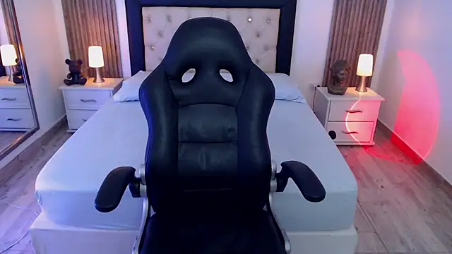 zoe jones13 online show from 10/29/25, 03:20