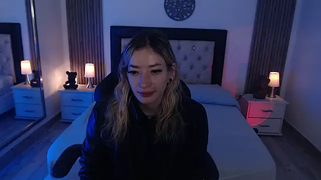 zoe jones13 online show from 11/08/25, 03:18