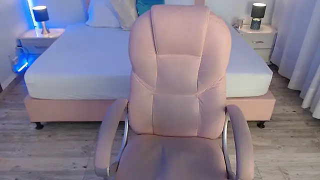 Snapshot of zoe_jones13 chatting on 01/13/26, 03:23 zoe jones13 online show from 01/13/26, 03:23