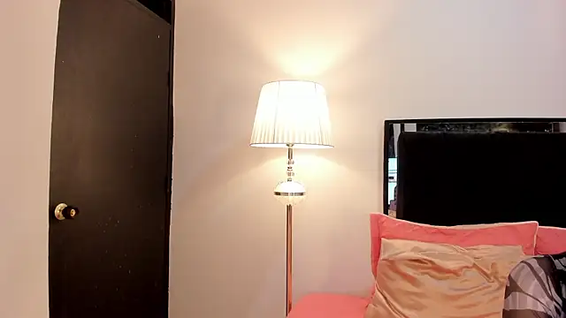 Snapshot of lilithTeen1_ chatting on 02/18/26, 04:30 lilithTeen1 online show from 02/18/26, 04:30