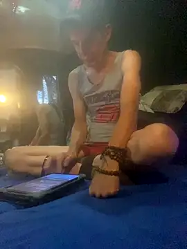 laye19 online show from 10/25/25, 10:59