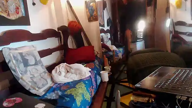 laye19 online show from 12/03/25, 02:08