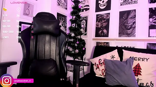 Snapshot of Lexyjoycce chatting on 12/17/25, 09:10 Lexyjoycce online show from 12/17/25, 09:10