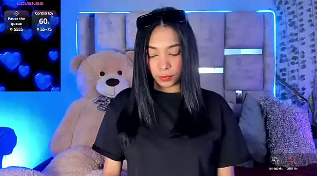 Snapshot of KarolRojas_ chatting on 02/10/25, 03:35 KarolRojas online show from 02/10/25, 03:35