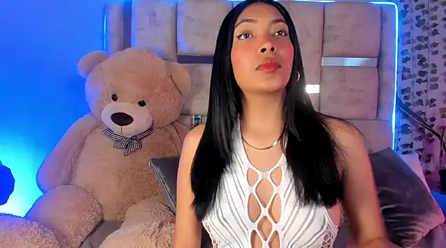 Snapshot of KarolRojas_ chatting on 02/11/25, 03:29 KarolRojas online show from 02/11/25, 03:29