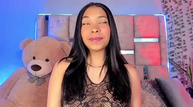 Snapshot of KarolRojas_ chatting on 02/14/25, 03:33 KarolRojas online show from 02/14/25, 03:33